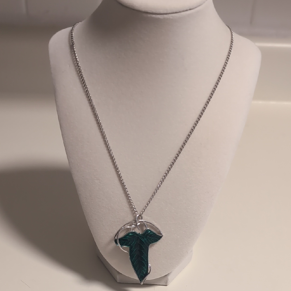 Silver‎ and Green Leaf Pendant Necklace